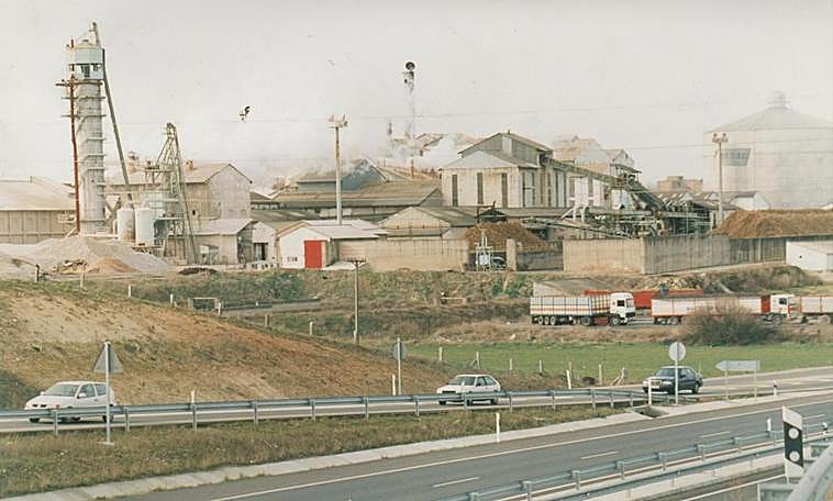 A finales de los noventa la zona de Carbajosa en el arranque de la carretera de Alba estaba dominada por la actividad de la Azucarera.