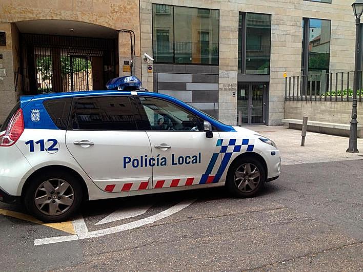 Un coche de la Policía Local de Salamanca.