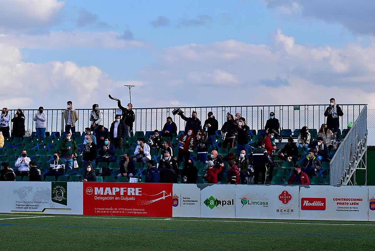 Afición del Unionistas en el partido ante el Guijuelo del pasado domingo.