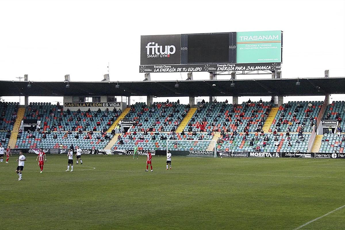 Vista del Fondo Norte del Helmántico durante el choque ante el Zamora.