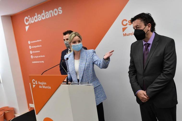 Cs Murcia asegura que la moción de censura sigue adelante y expulsa a los tres diputados disidentes
