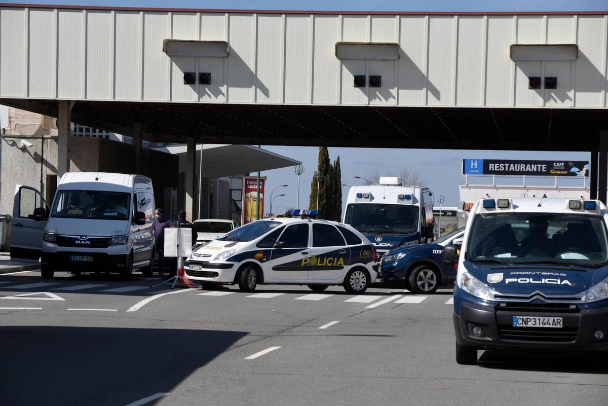 Controles de la Policía Nacional en la frontera hispano lusa de Fuentes de Oñoro-Vilar Formoso.