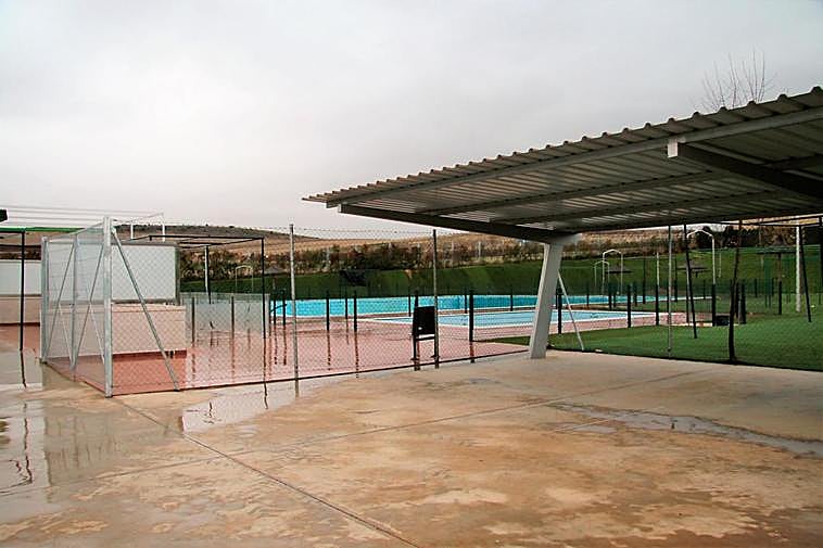 Las piscinas de Aldeatejada llevan cerradas dos años.
