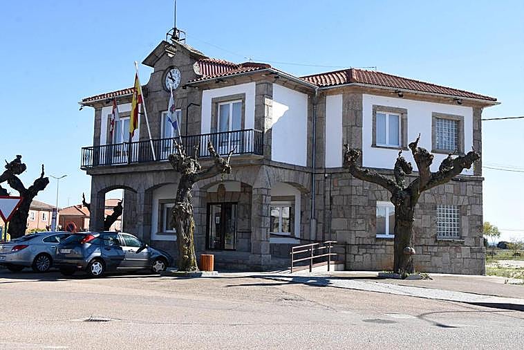 El aparcamiento de la Casa Consistorial será repavimentado. I CASAMAR