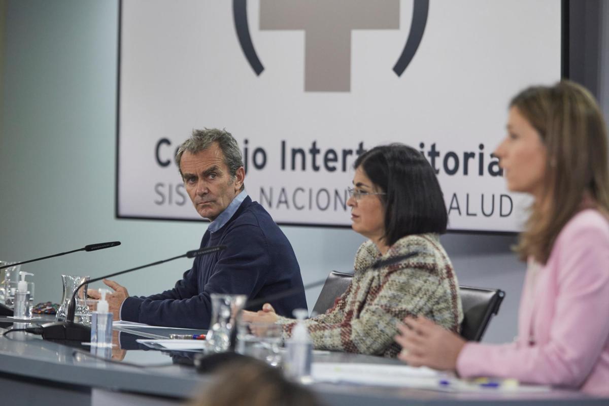 Fernando Simón, Carolina Darias y María Jesús Lamas.