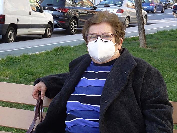 Mirtha, en un parque junto a su casa de Salamanca, donde vive