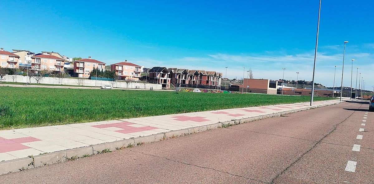 La zona de La Ladera acogerá en una parcela municipal las nuevas piscinas municipales de Carbajosa