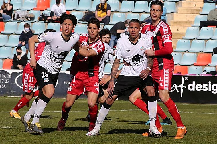 Imagen del choque entre el Salamanca y el Unionistas en el Helmántico.