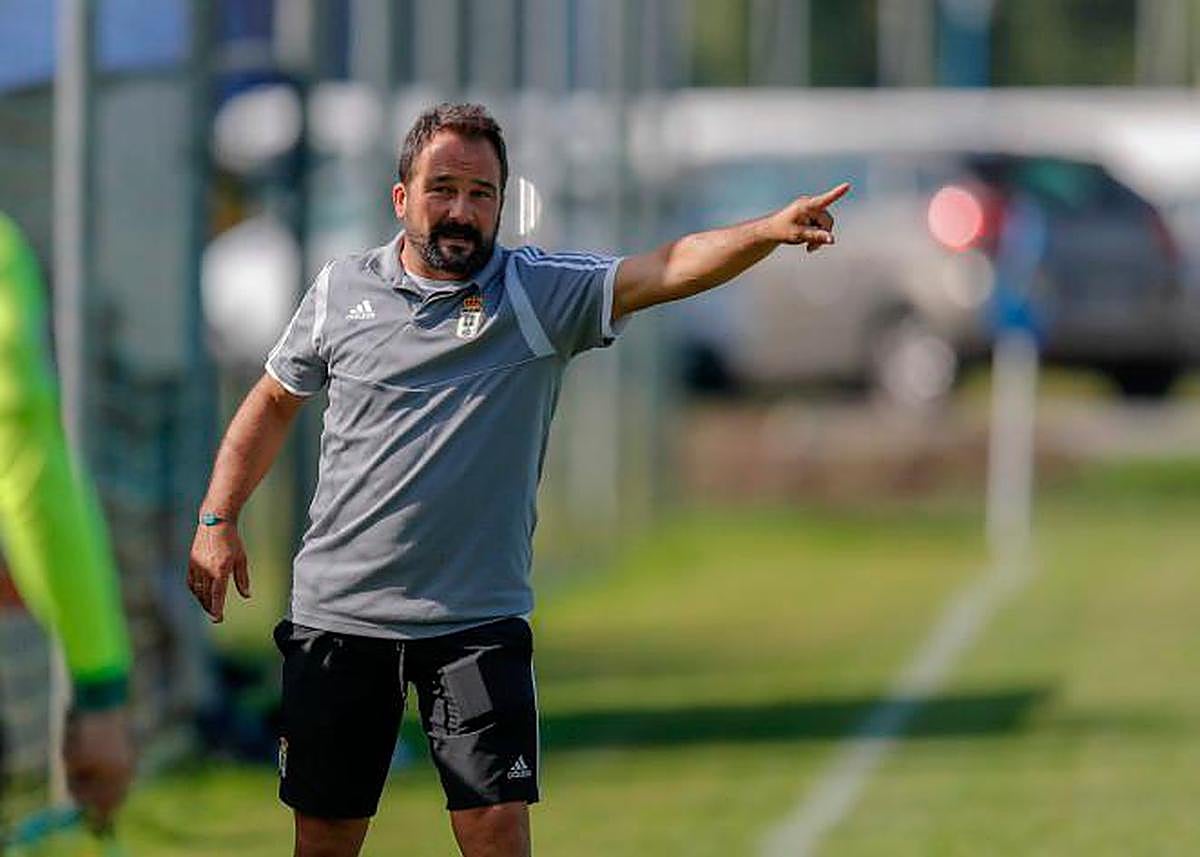 Emilio Cañedo, entrenador del Oviedo B.