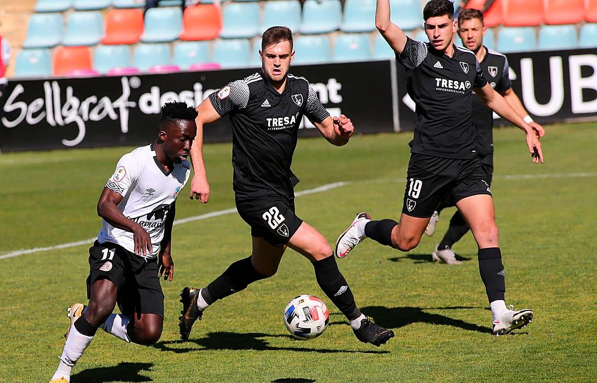 Jugada del Salamanca frente al Lealtad.