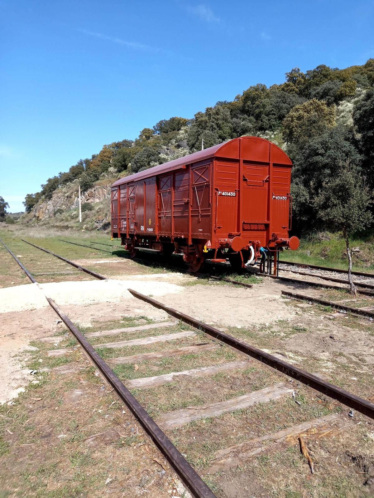 Antiguo vagón del ferrocarril que servirá de centro de recepción de visitantes.