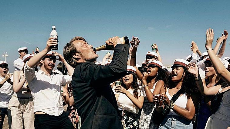 Mads Mikkelsen protagoniza esta atrevida comedia