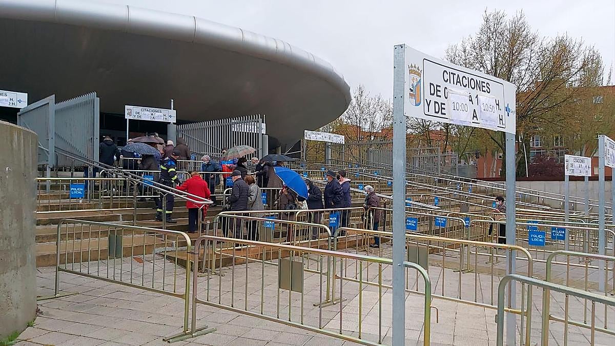 Sin apenas colas en el exterior del Multiusos este viernes.