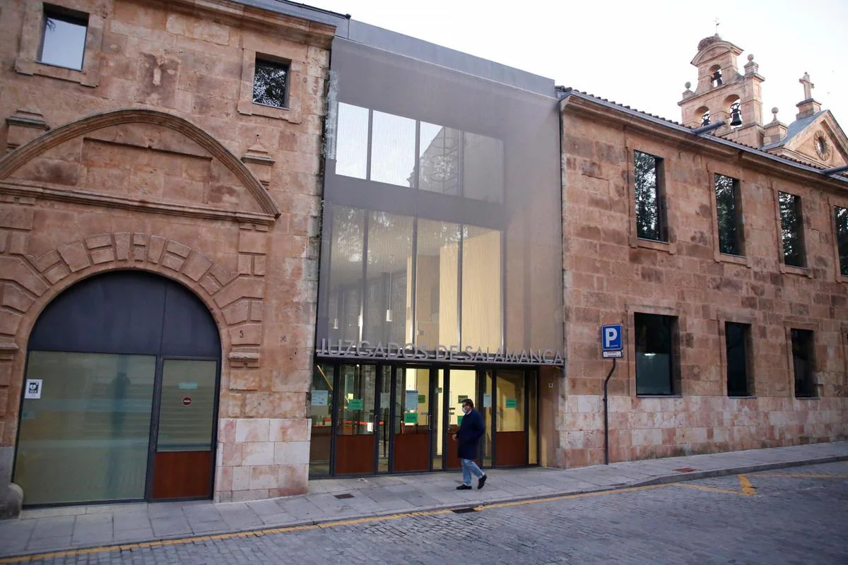 Entrada de los juzgados de Salamanca