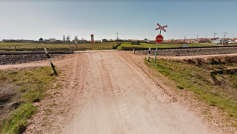 Paso a nivel en la provincia de Salamanca, cerca de La Fuente de San Esteban