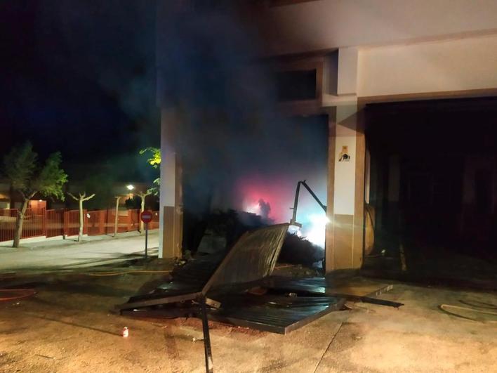 Movilización por un incendio en una fábrica de embutidos de Ledrada