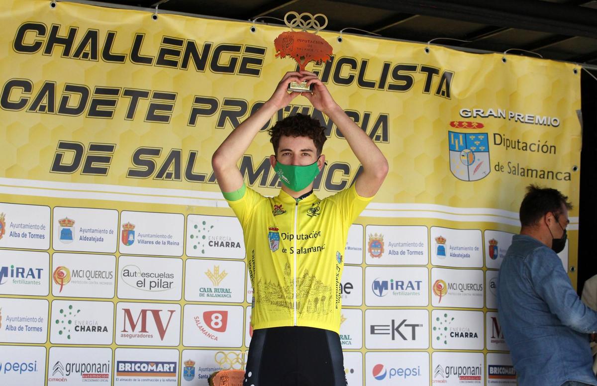 Miguel Domínguez levanta el título de primer campeón de la Vuelta Challenge Cadete de Salamanca