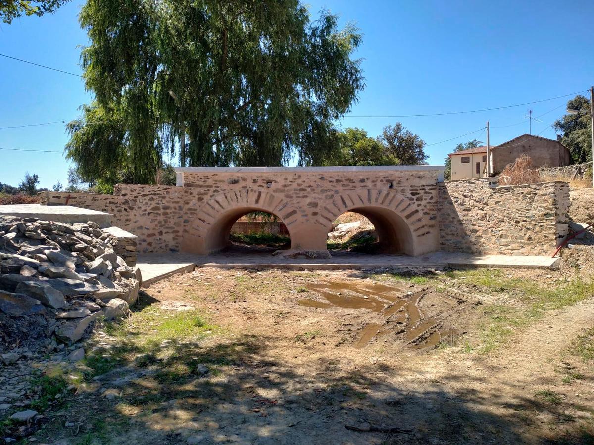 Puente sobre el río Huebra.