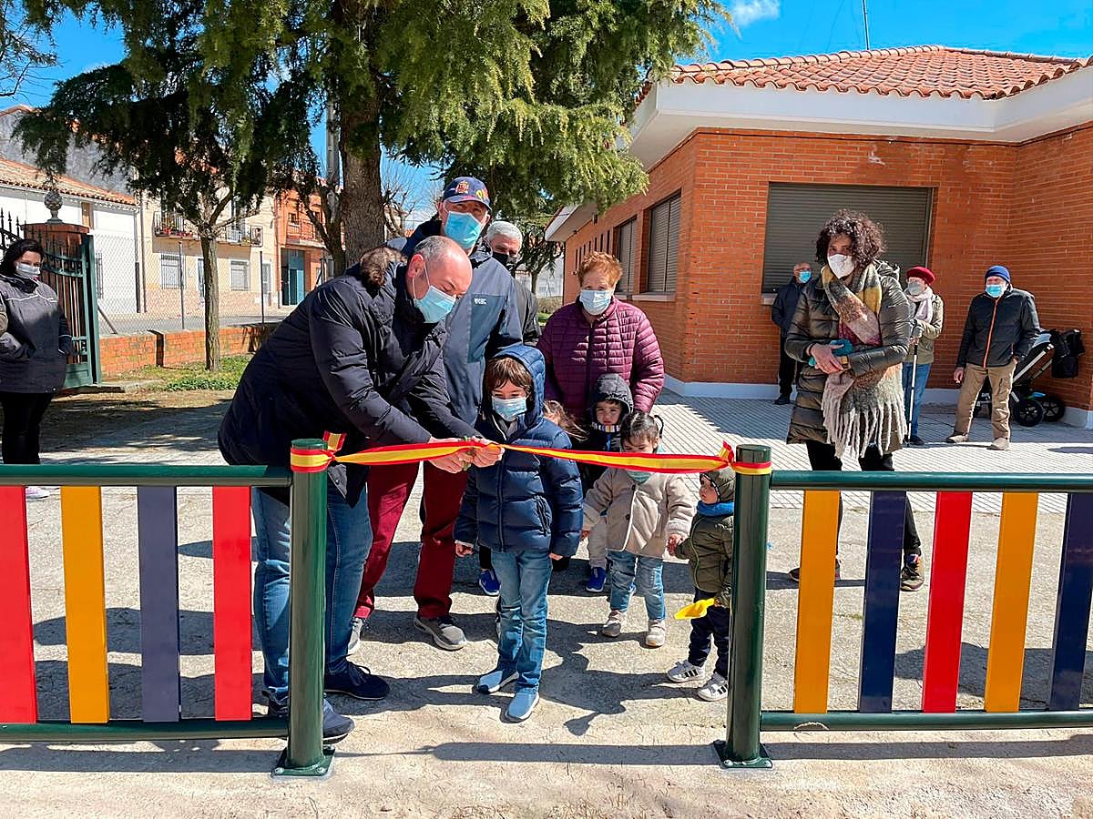 Parque municipal e inauguración del parque infantil junto a las escuelas.