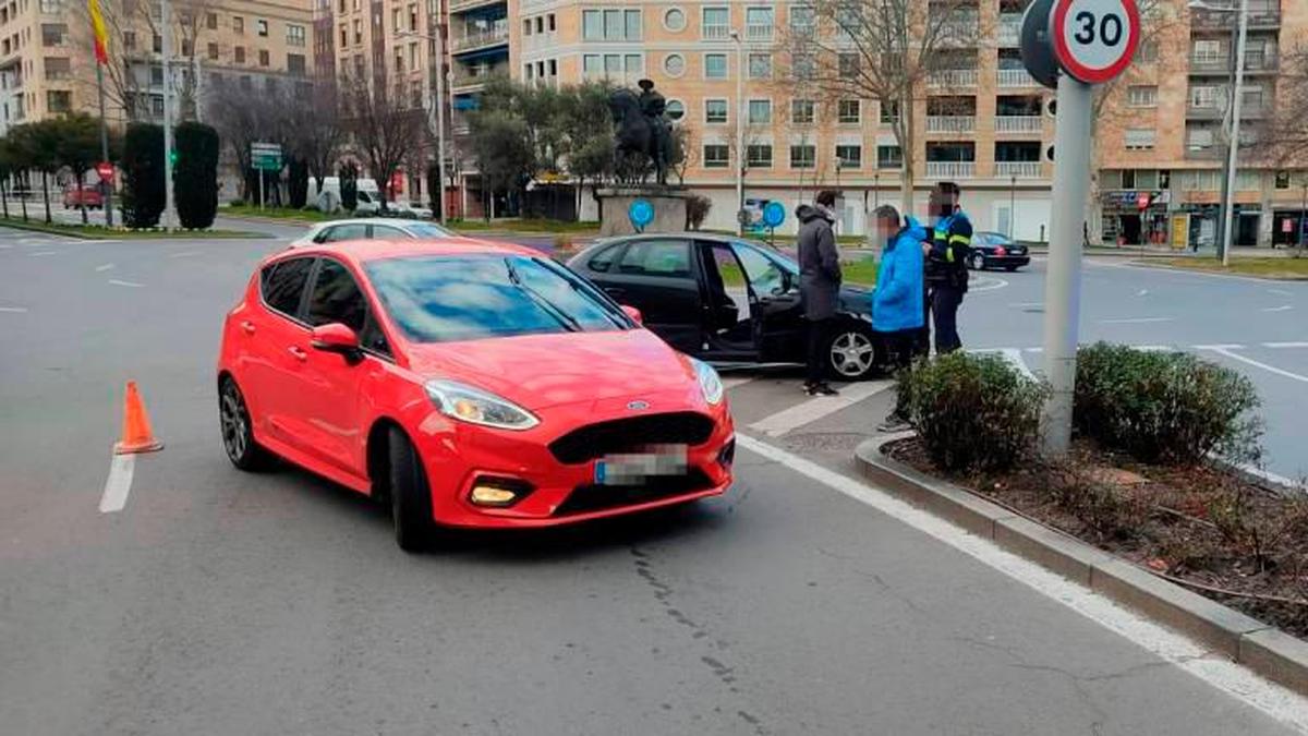 Colisión entre dos vehículos en la plaza de España de la capital.