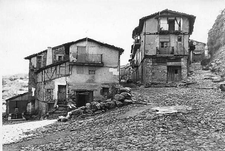 Estampa típica de un pueblo serrano como Miranda del Castañar a comienzos de los años noventa del pasado siglo.