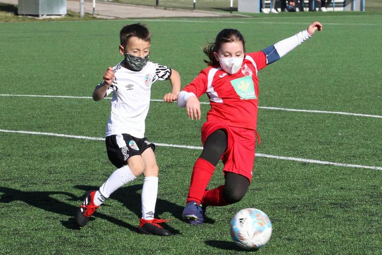 Partido de fútbol 7 entre el Salamanca y el Navega.