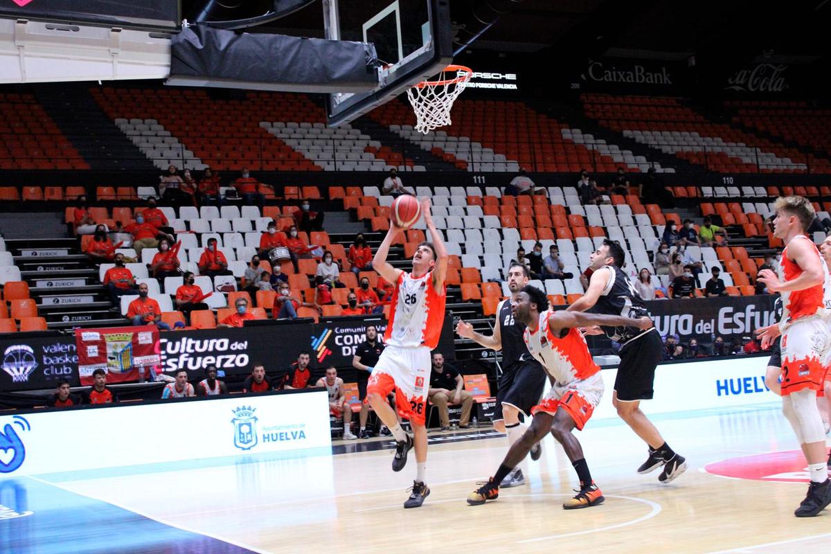 Jorge Morán entra a canasta este jueves en la ‘Fonteta’.