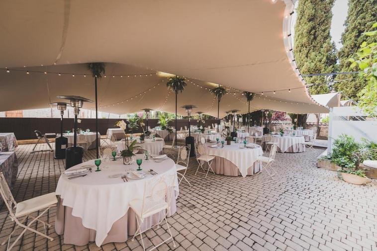 Nueva carpa instalada en la antigua terraza de Hospes Palacio de San Esteban, apropiada para celebraciones y eventos.