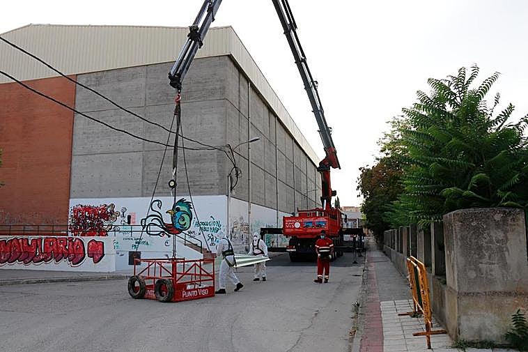 Últimas reparaciones en la cubierta del pabellón en agosto del pasado año.