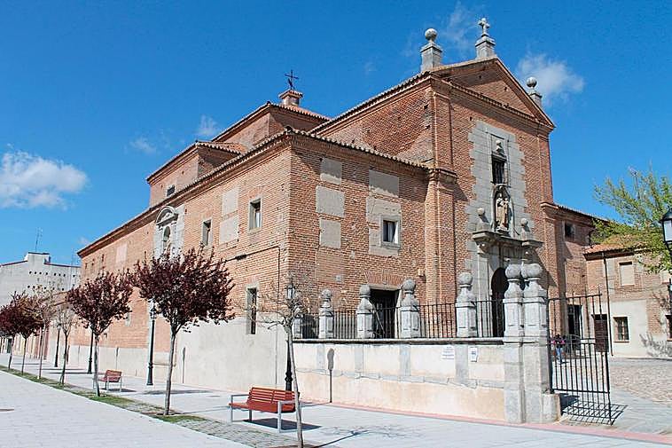 Exterior de la iglesia convento de las Madres Carmelitas de Peñaranda.