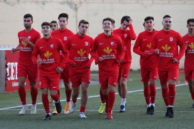 Un grupo de jugadores del Santa Marta de Tercera.