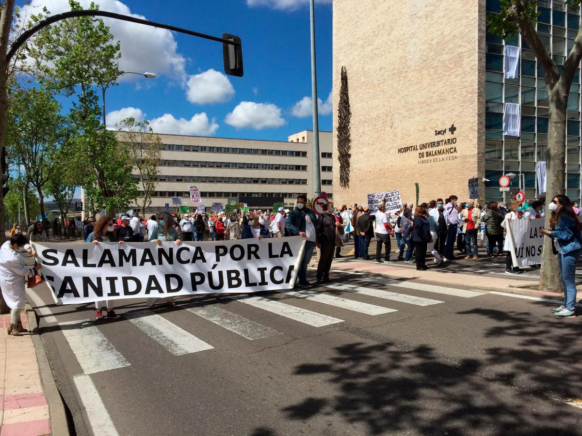 Imagen del inicio de la concentración en el Hospital. | L.G.