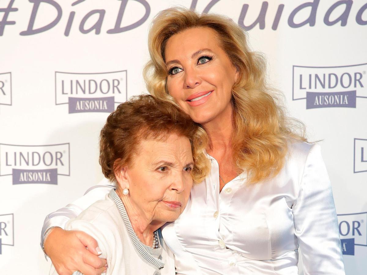 Norma Duval, junto a su madre Purificación Aguilera