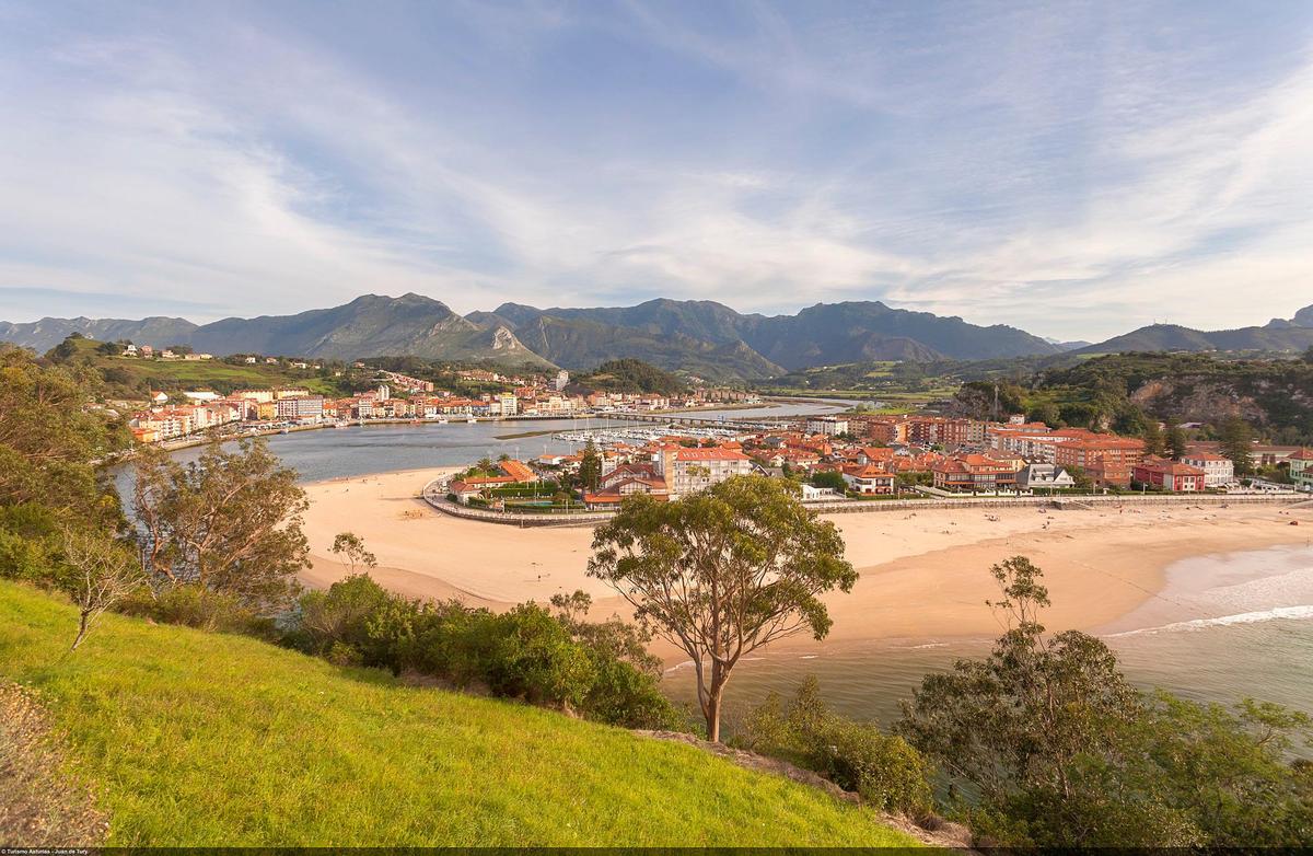 Panorámica de Ribadesella/Ribeseya desde la Ermita de La Guía