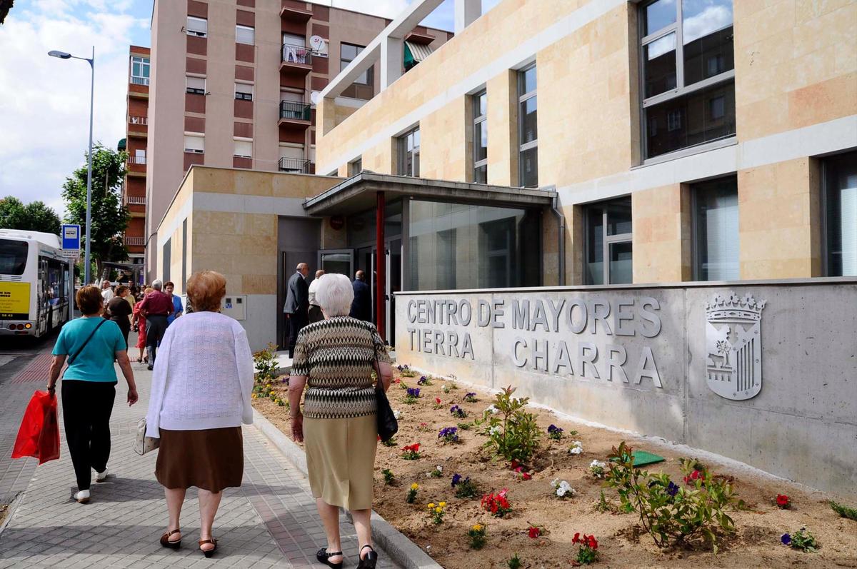 Exterior del centro de mayores Tierra Charra de la ciudad de Salamanca.