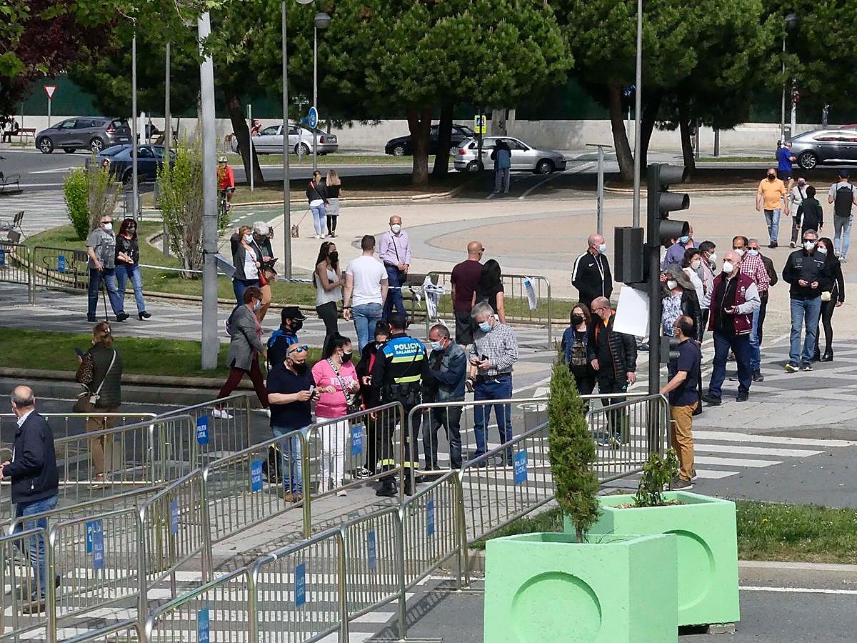 Entrada del pabellón Multiusos, lugar de vacunaciones masivas