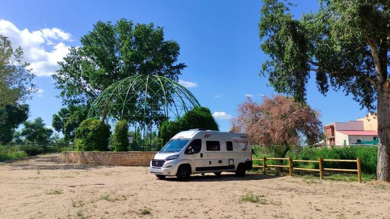 Nueva área de autocaravanas junto a la esfera vegetal de Huerta.