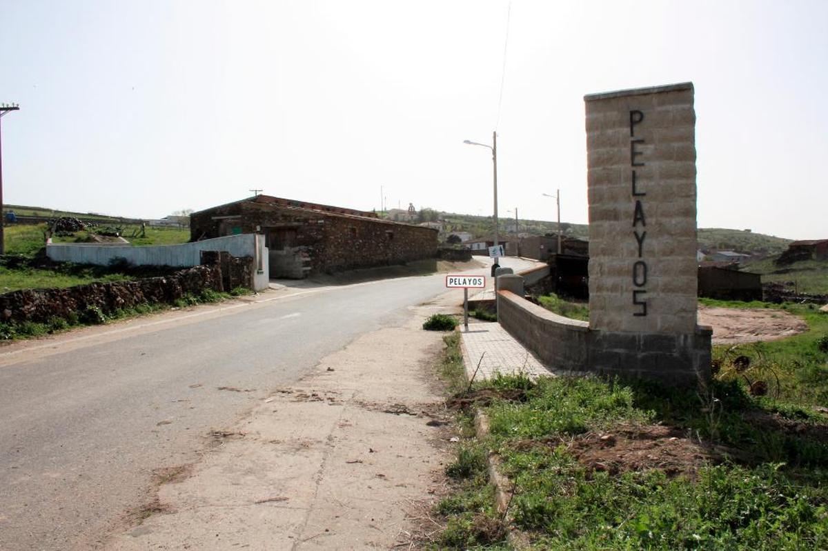 La entrada al casco urbano de la localidad de Pelayos