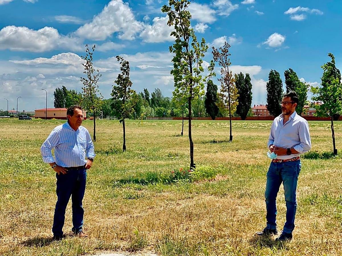 Víctor Zato, edil de Medio Ambiente y el alcalde, Ángel Peralvo.