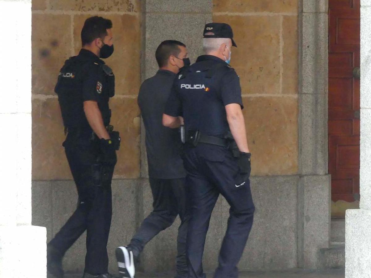 Llegada del acusado a la Audiencia Provincial de Salamanca.