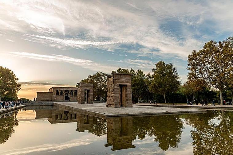 El templo de Debod, instalado en el Parque del Oeste de Madrid, recibe al año cerca de 400.000 visitantes.