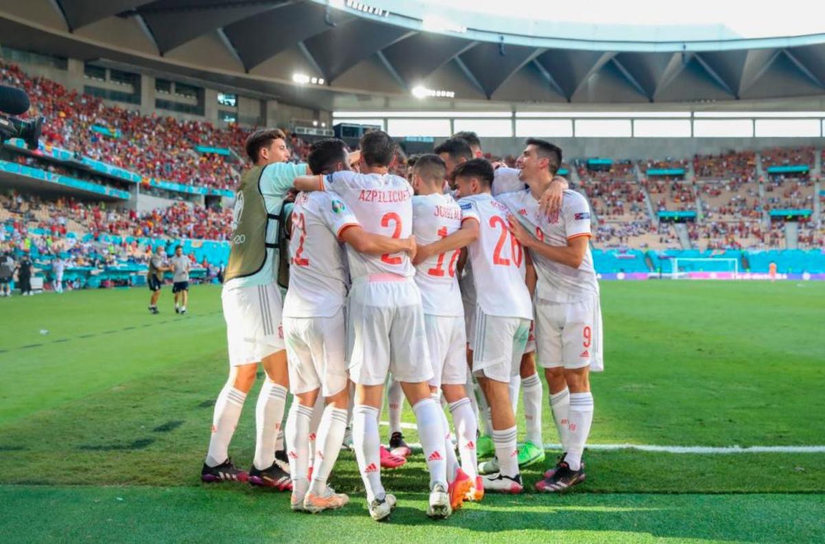 La selección española celebra uno de los tantos.