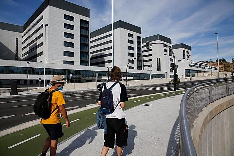 Frontal del nuevo Hospital de Salamanca, en el paseo de la Transición.