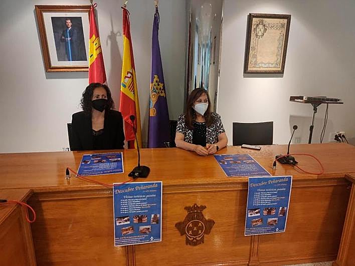 Pilar García y Carmen Ávila, en la presentación de las rutas.