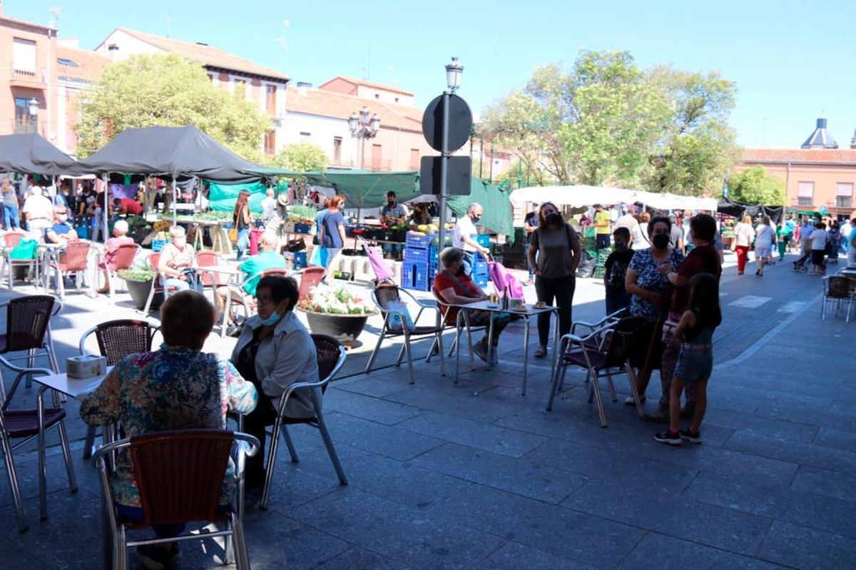 Gran afluencia en las terrazas y calles de Peñaranda de Bracamonte.