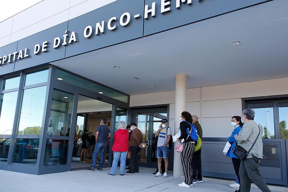 Acceso al Hospital de Día Onco-Hematológico durante la apertura del lunes. I ALMEIDA