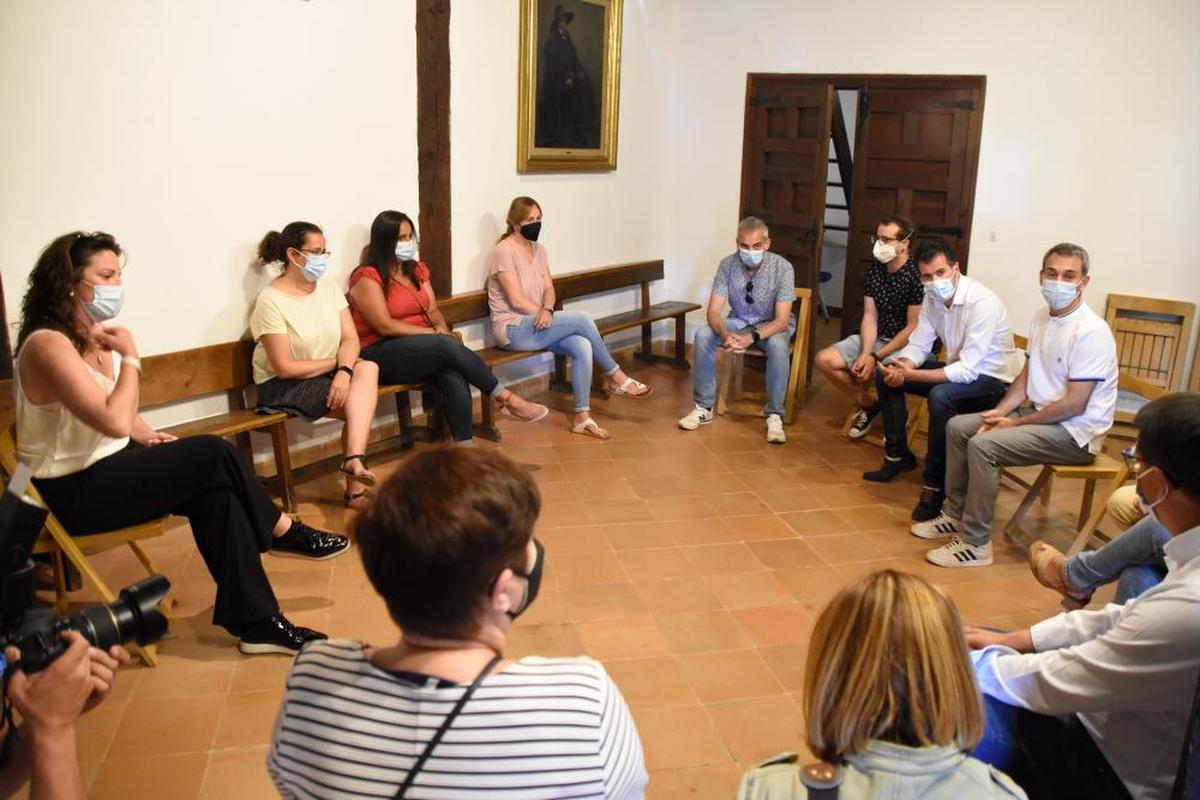 Luis Tudanca y Miguel Ángel Luengo presidieron la reunión con las AMPAS del colegio e Instituto de La Alberca.