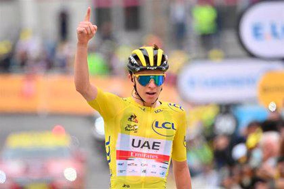 Tadej Pogacar vistiendo el maillot de líder de este Tour de Francia.