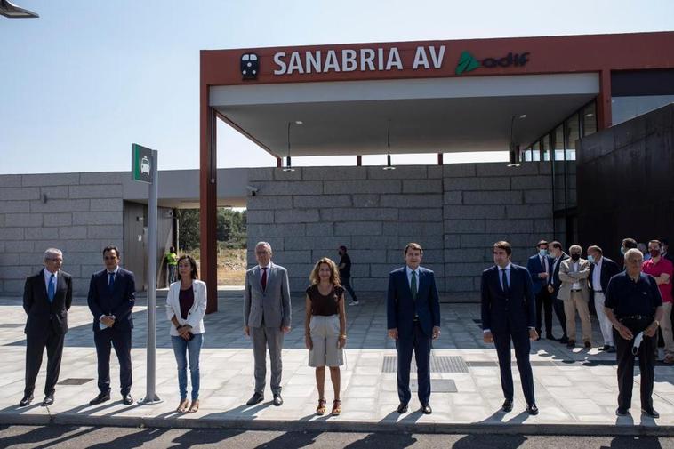 La estación de Sanabria conecta la zona y Braganza (Portugal) con Madrid y Galicia.