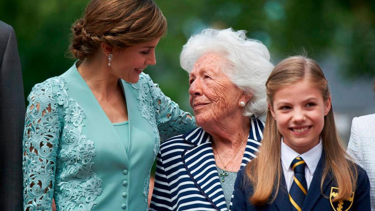 La reina Letizia, su abuela Menchu y la infanta Sofía.